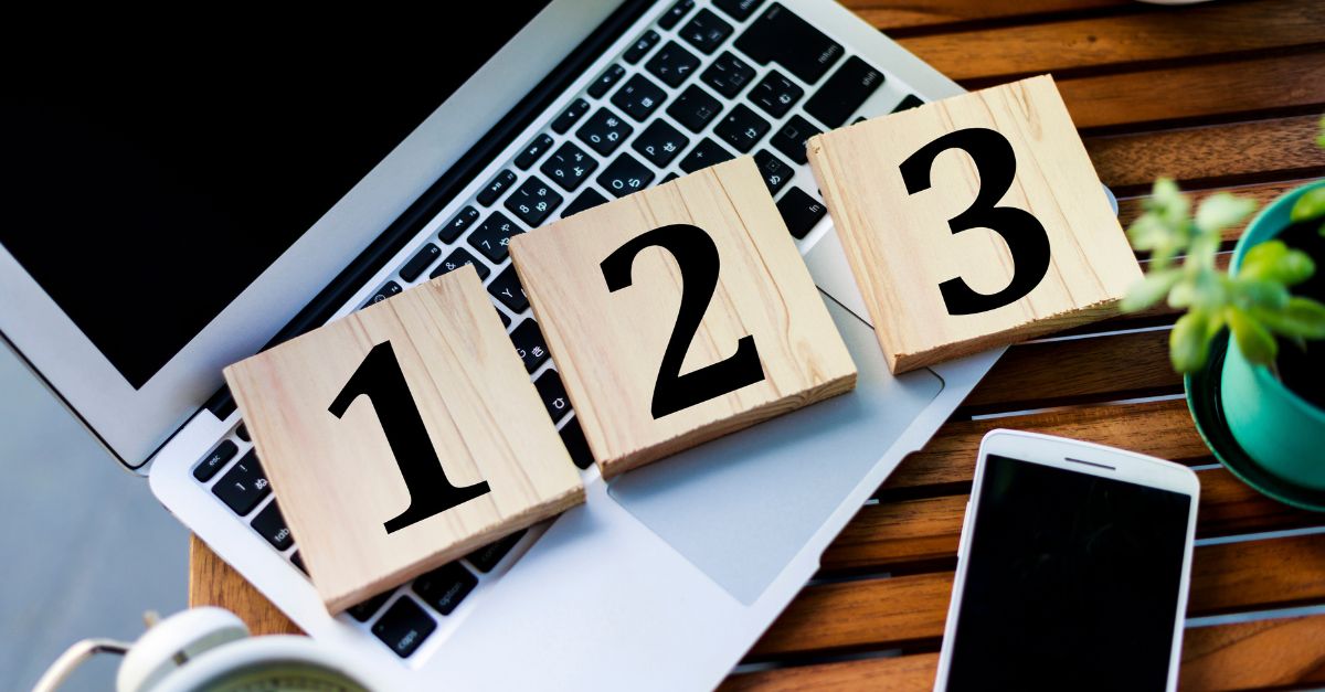 Wooden blocks with 123 on a keyboard